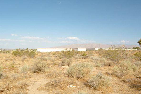17455 Mauna Loa St, Hesperia, CA 92345